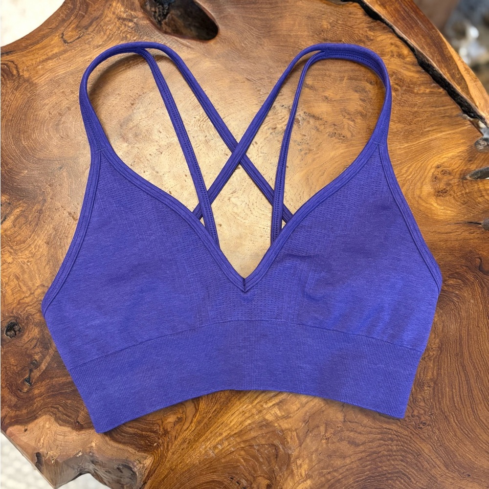 🎈PRICE DROP!!❤️ LULULEMON Strappy Sports Bra Top in Stunning Purple! Size 8